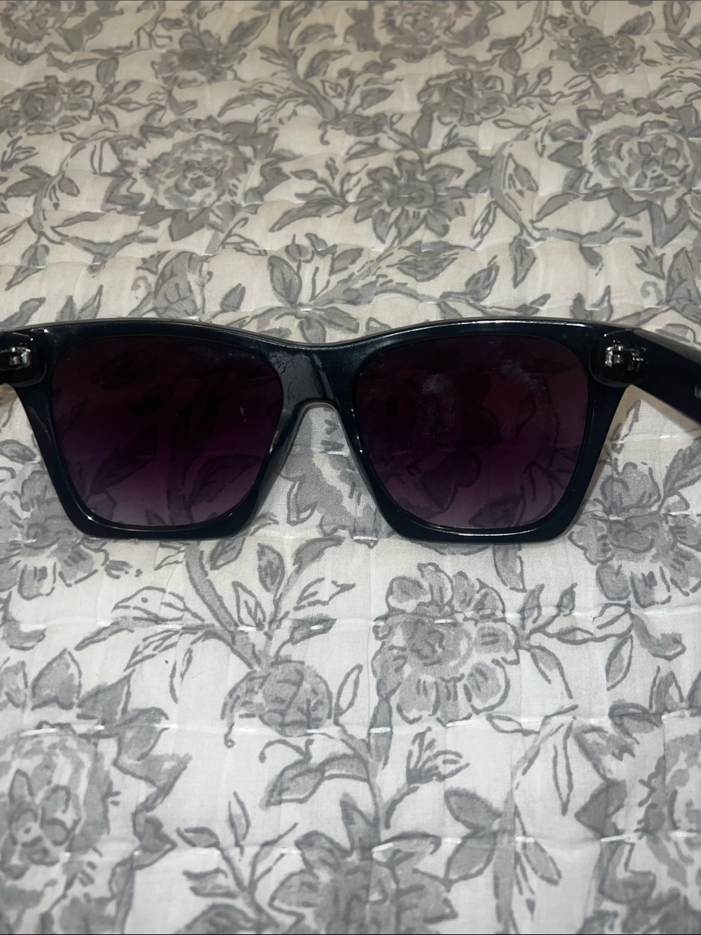 Stylish Black Oversized Women's Sunglasses